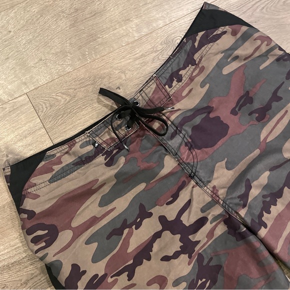 O’Neill Board Shorts Size 38 Camouflage Swimwear - Picture 2 of 6